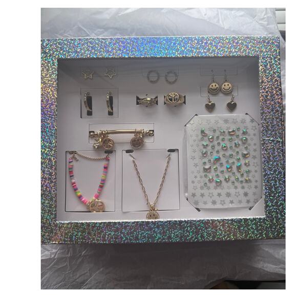 NIB Macy's - 12 Piece Holographic - Kids Gift Set - Picture 1 of 6